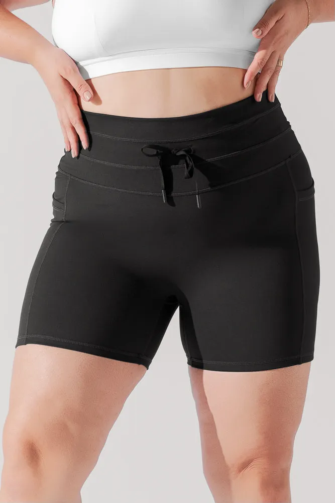 Cargo Midi Short with Pockets - Black